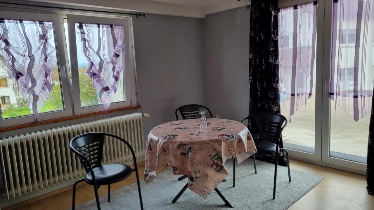 Schoene 2-Zimmer Ferienwohnung Лёффинген Экстерьер фото
