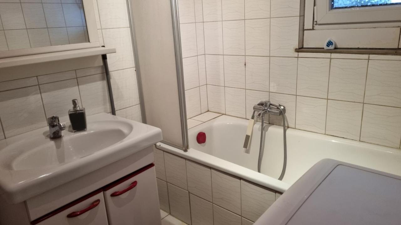 Schoene 2-Zimmer Ferienwohnung Лёффинген Экстерьер фото