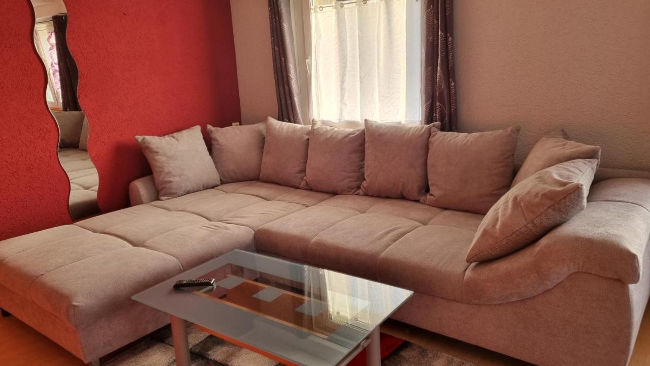 Schoene 2-Zimmer Ferienwohnung Лёффинген Экстерьер фото