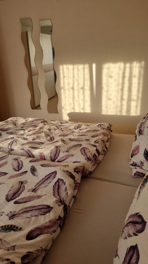 Schoene 2-Zimmer Ferienwohnung Лёффинген Экстерьер фото